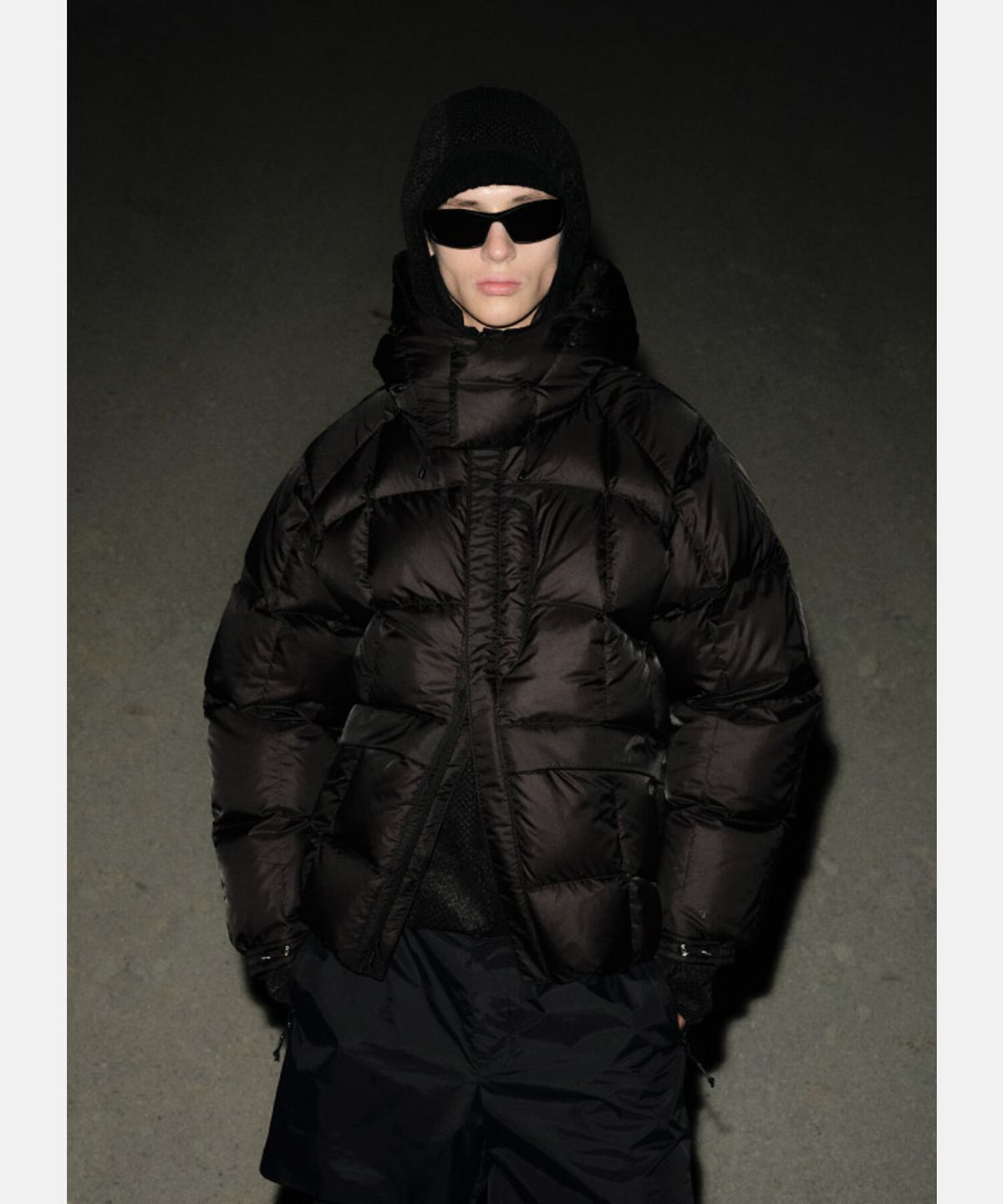 데상트(DESCENTE) [DESCENTE X EASTLOGUE] 몬테인 웨이브 푸퍼 다운 자켓 블랙 SR421HDJO1
