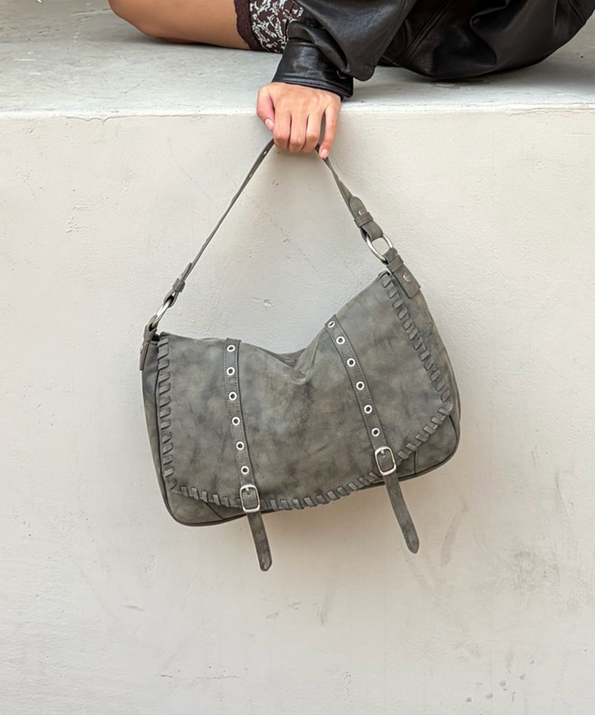 여밈(YEOMIM) braided flap bag (grunge taupe)