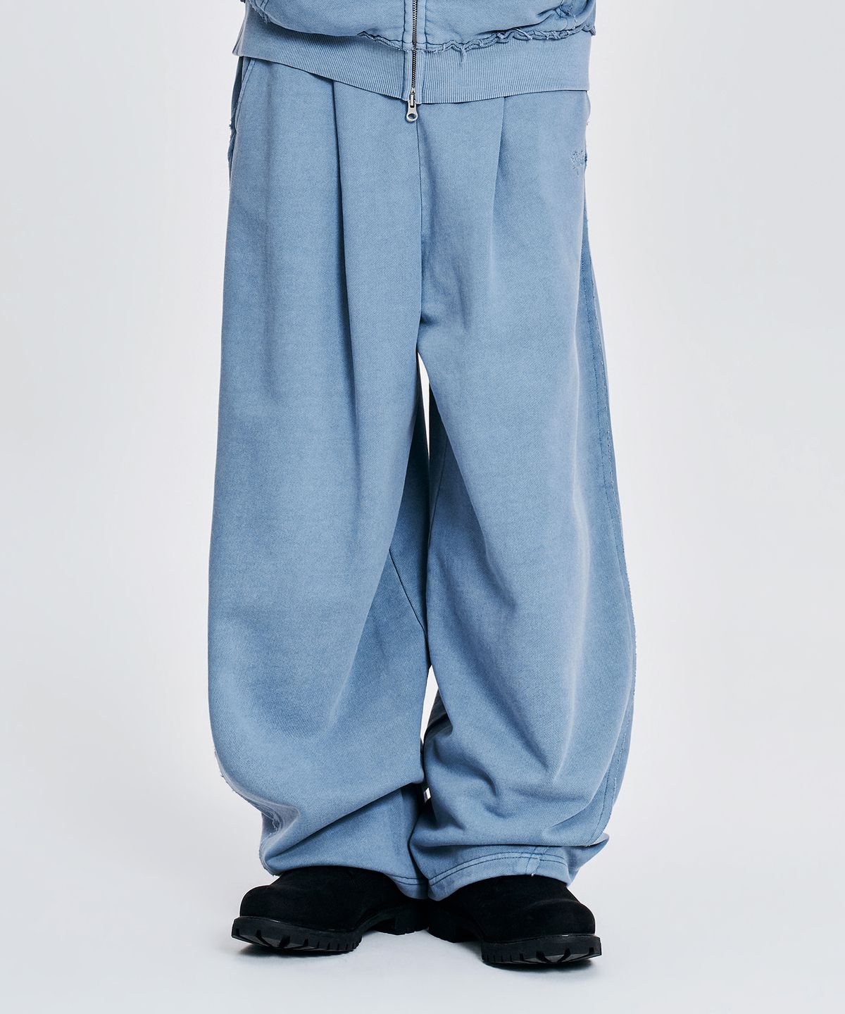 마하그리드(MAHAGRID) [10주년] BASIC LOGO PIGMENT SWEAT PANTS[BLUE]