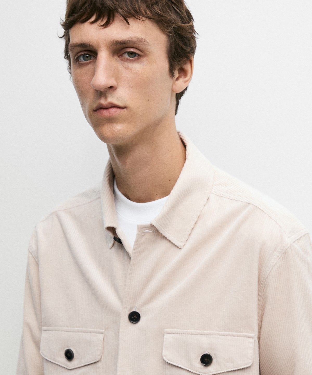 마시모두띠(MASSIMO DUTTI) 스웨이드 포켓 디테일 코듀로이 오버셔츠
