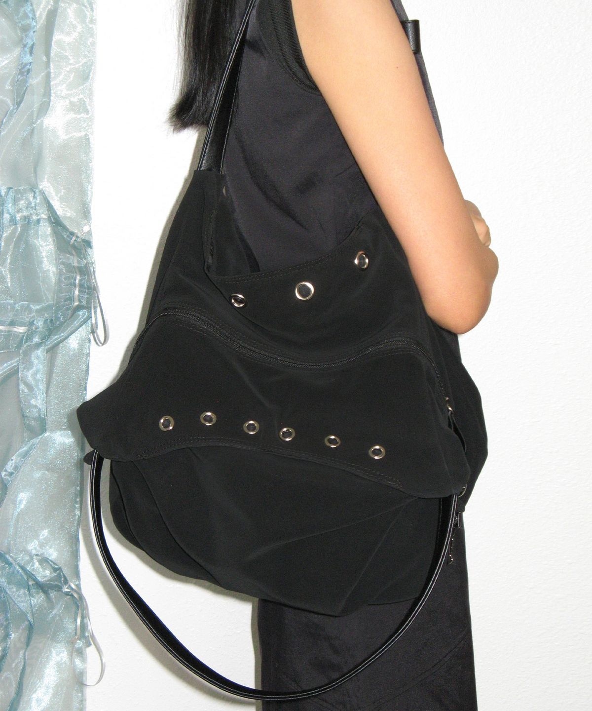 포테(POTE) 0018 One Drop Shoulder Bag_Eyelet Black