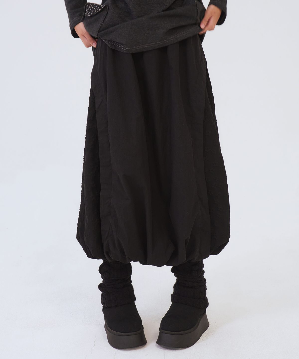 오피쉬(OAFISH) Color-Blocked Balloon Long Skirt, Black
