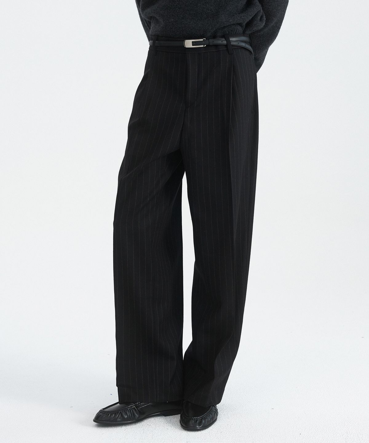 윈더(WINDER) PLEATED WOOL TROUSERS - STRIPE BLACK