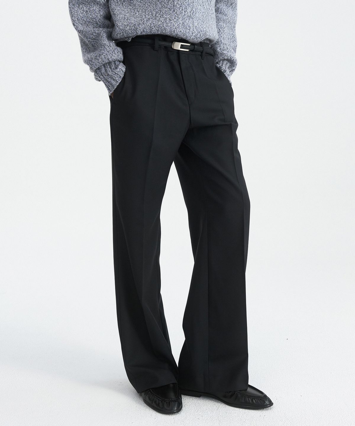 윈더(WINDER) CORE WOOL SEMI-FLARED TROUSERS - CHARCOAL