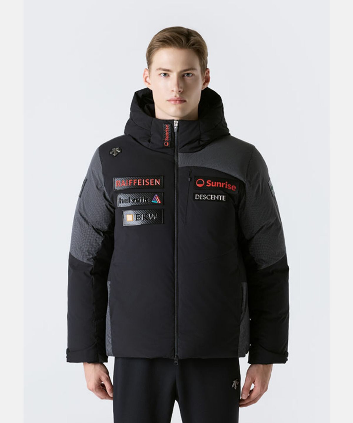 데상트(DESCENTE) 남성 스위스 스키 후드형 다운 자켓 블랙 SR421SDJO1