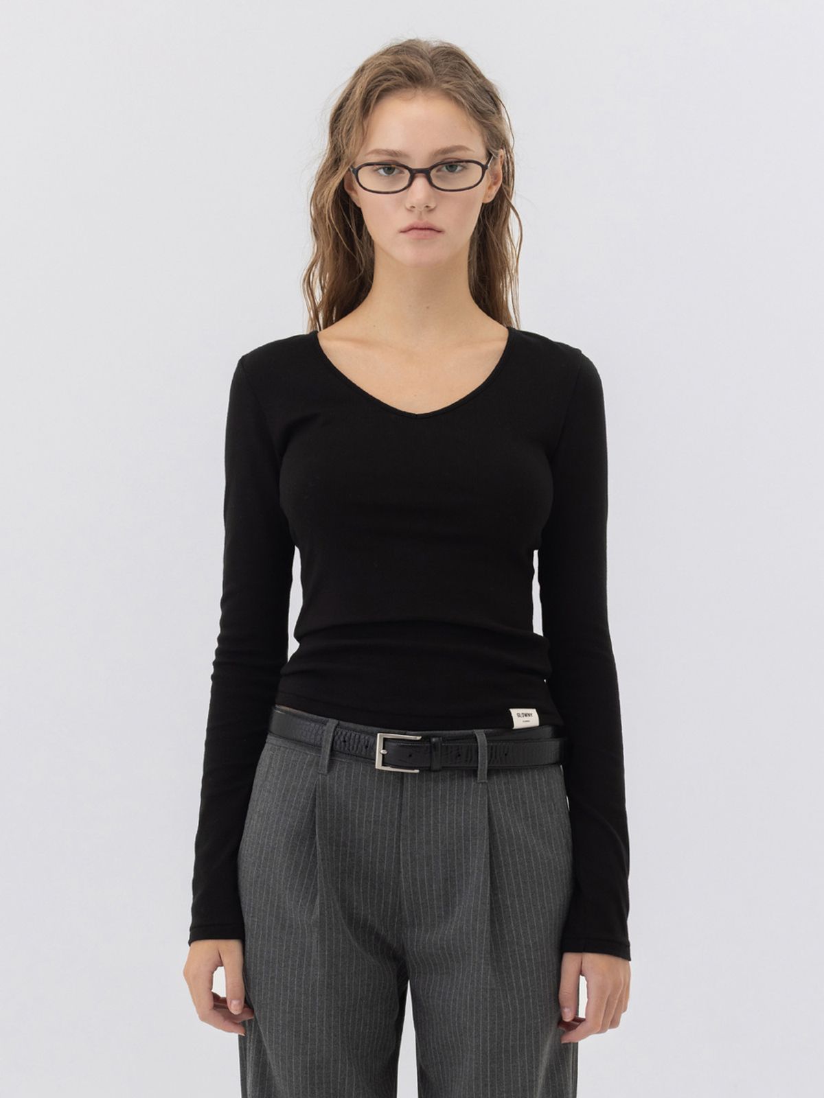 글로니(GLOWNY) G CHARM V-NECK LONG SLEEVE (BLACK)