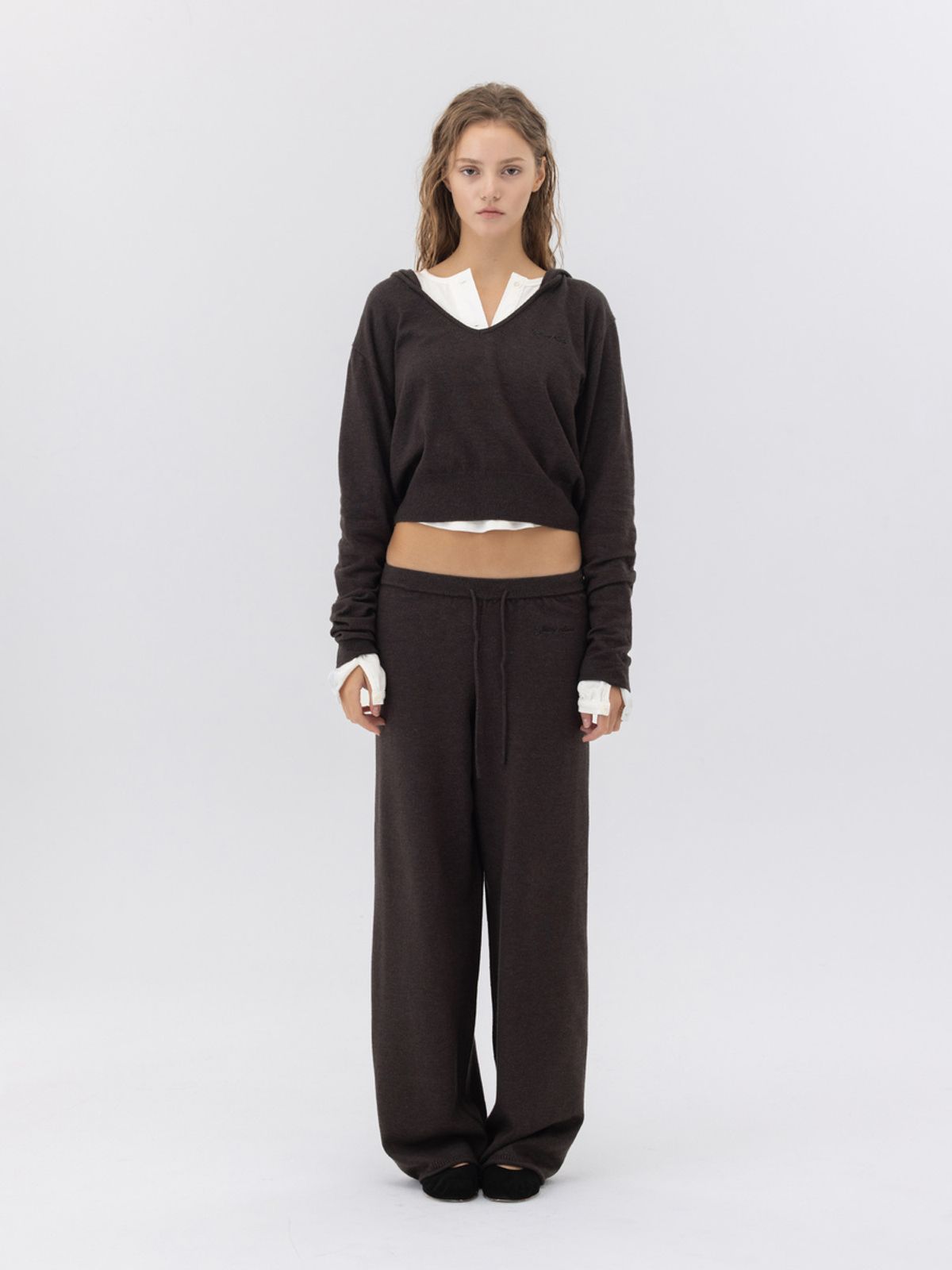 글로니(GLOWNY) G HUG KNIT PANTS (CHARCOAL)
