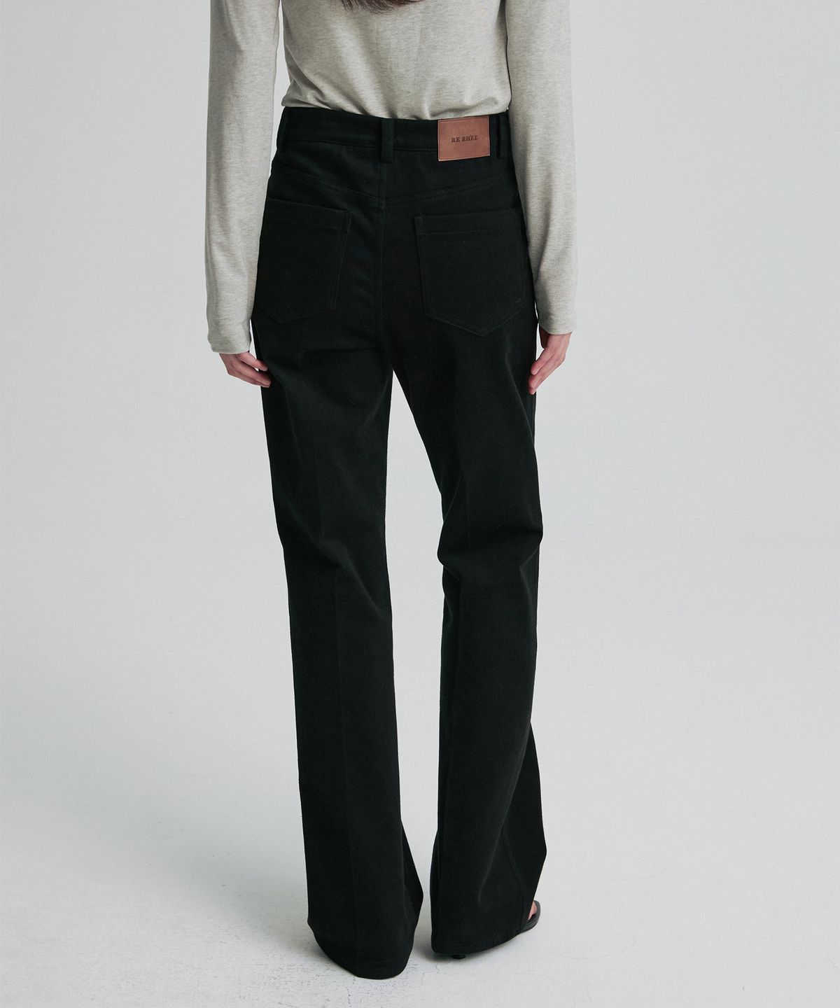 리이(RE RHEE) VELVET SLIM BOOTCUT TROUSERS