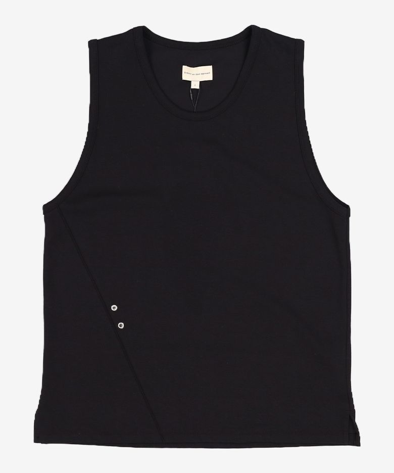 Struct line punching sleeveless 1