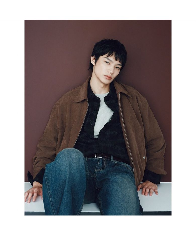 시티 커뮤터 커브드 라인 블루종  브라운