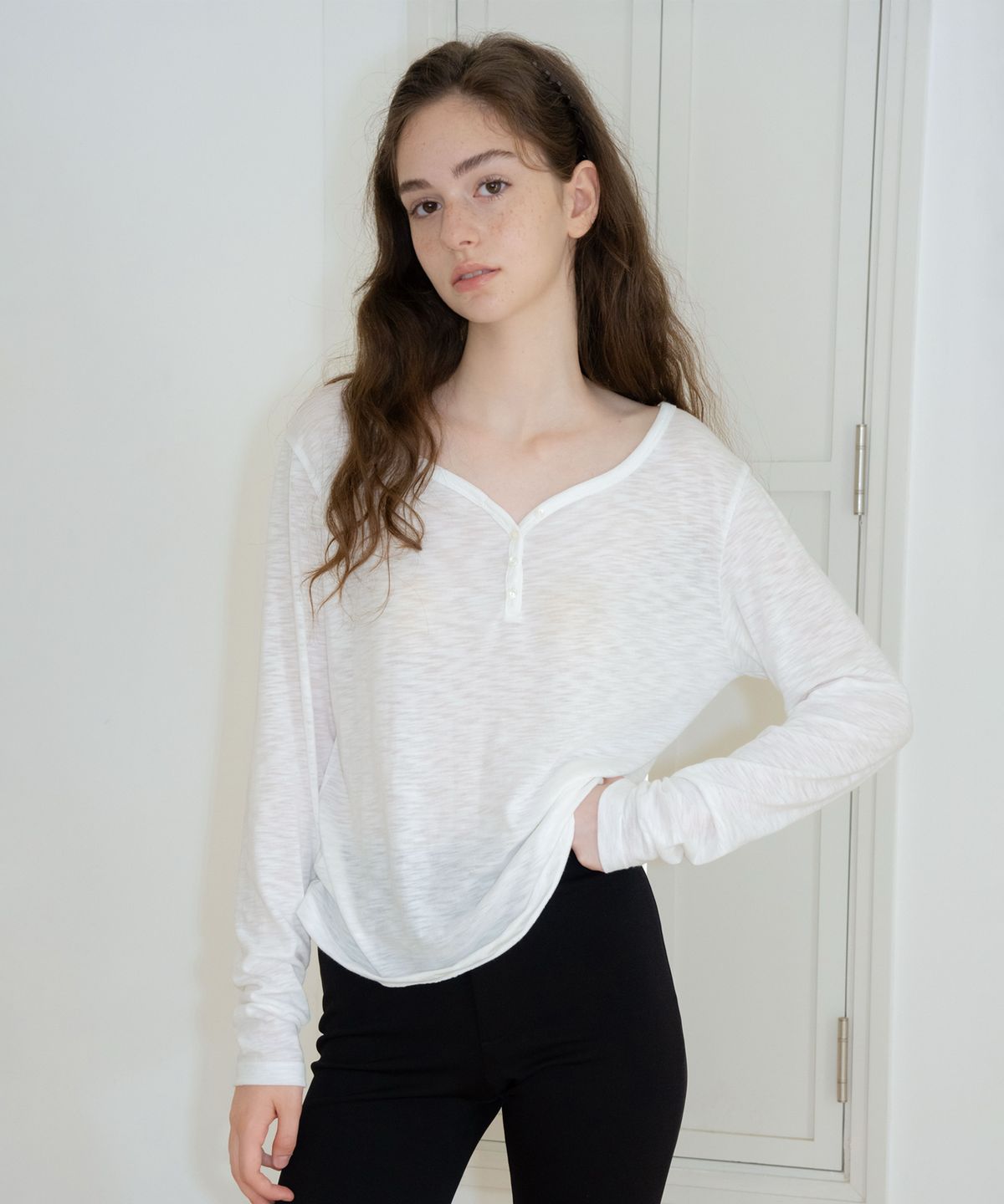 헤더먼트(HETHERMENT) sheer slub button tee (ivory)