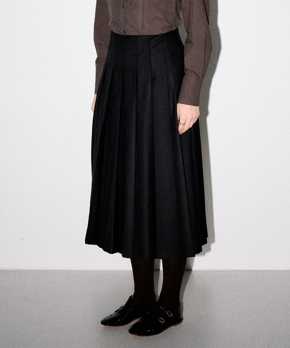 채이(CHAEE) Classic Pleats Wrap Skirt_Black