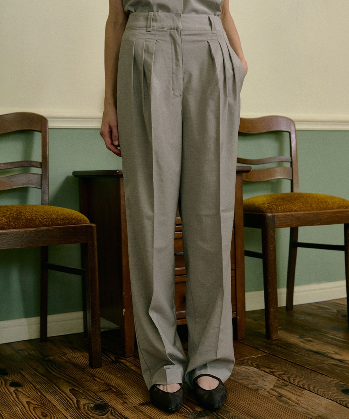 채이(CHAEE) Chaee Wool Trousers [Light Grey]