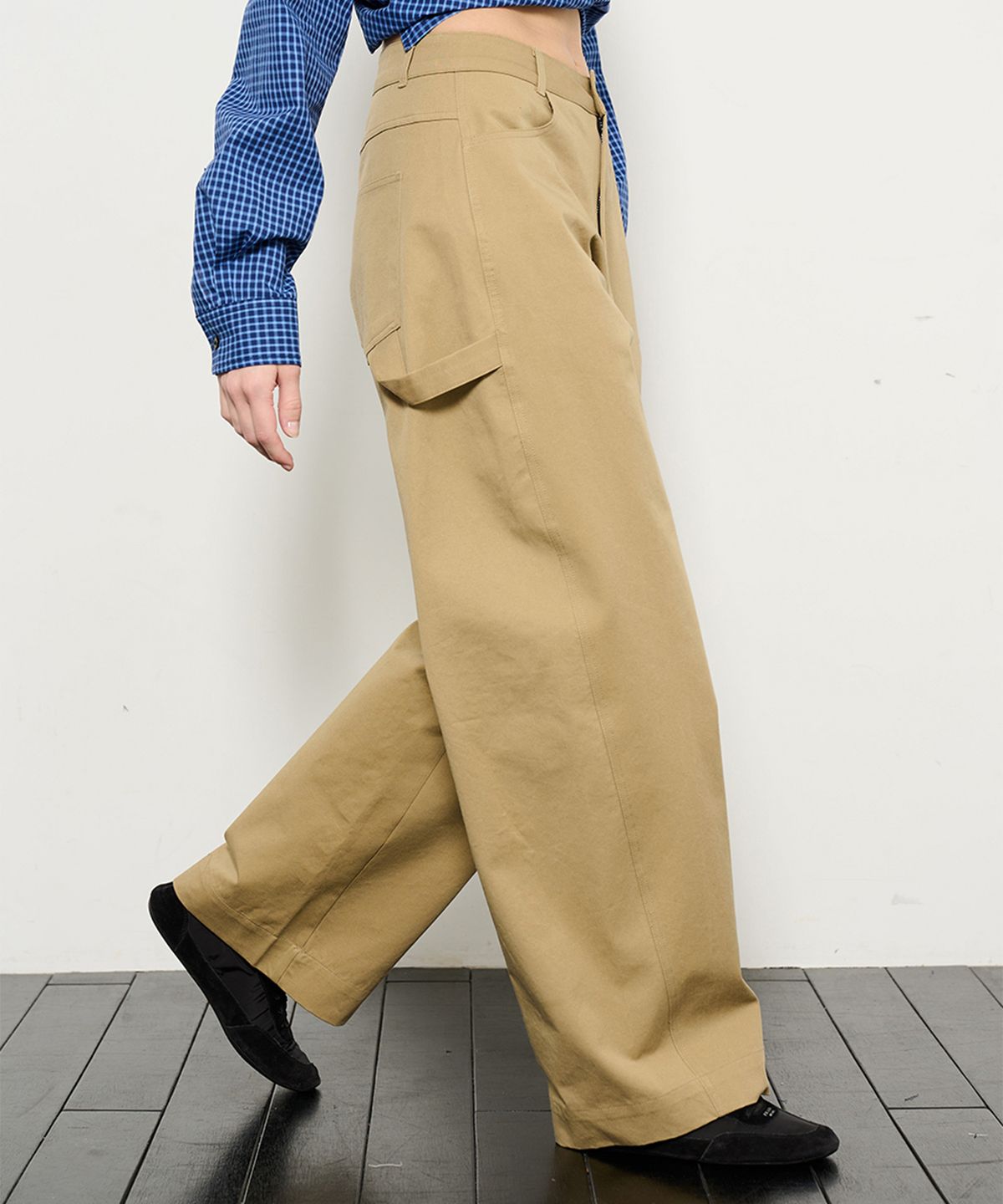 채이(CHAEE) Curved Chino Pants_Beige