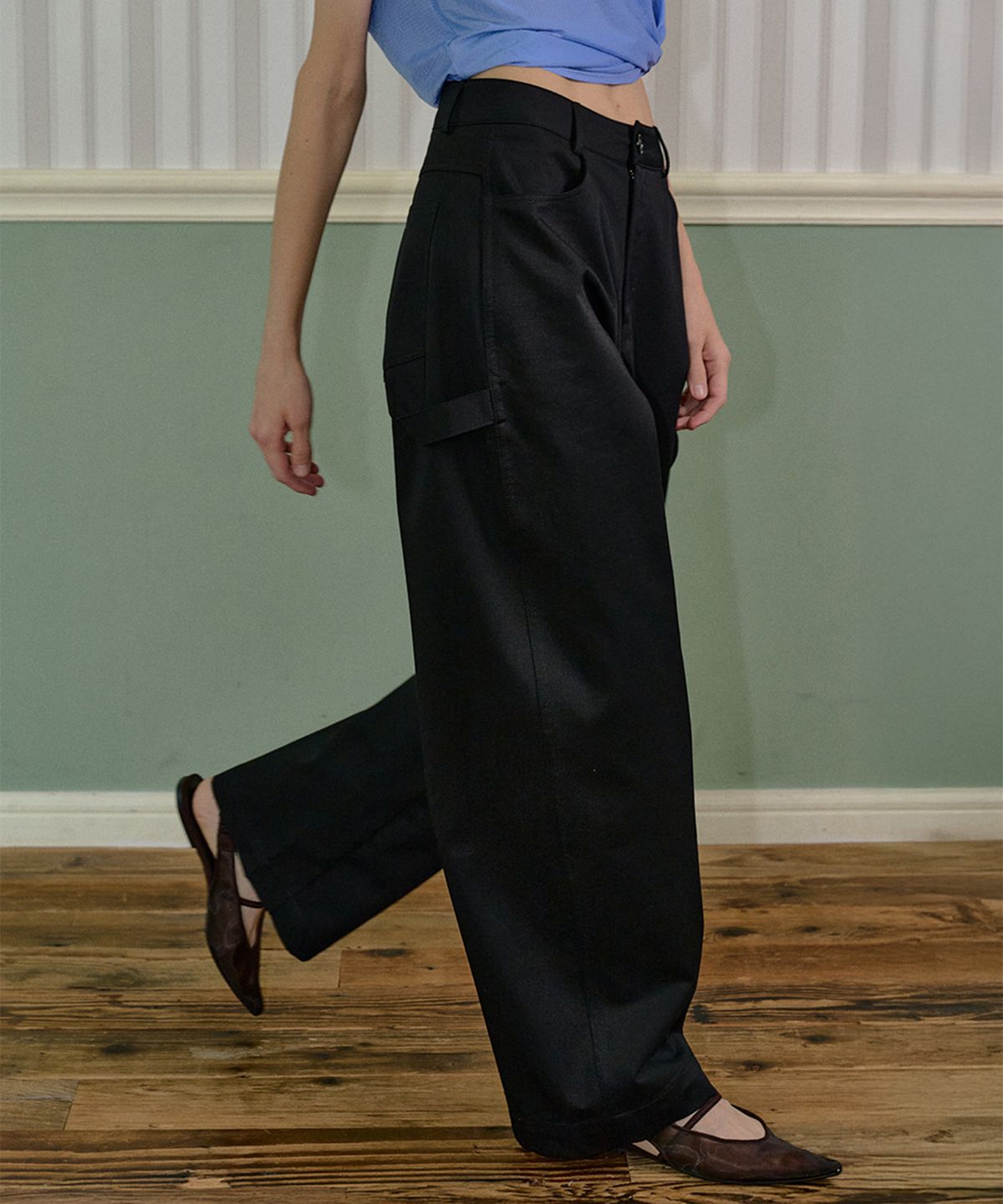 채이(CHAEE) Curved Chino Pants_Black