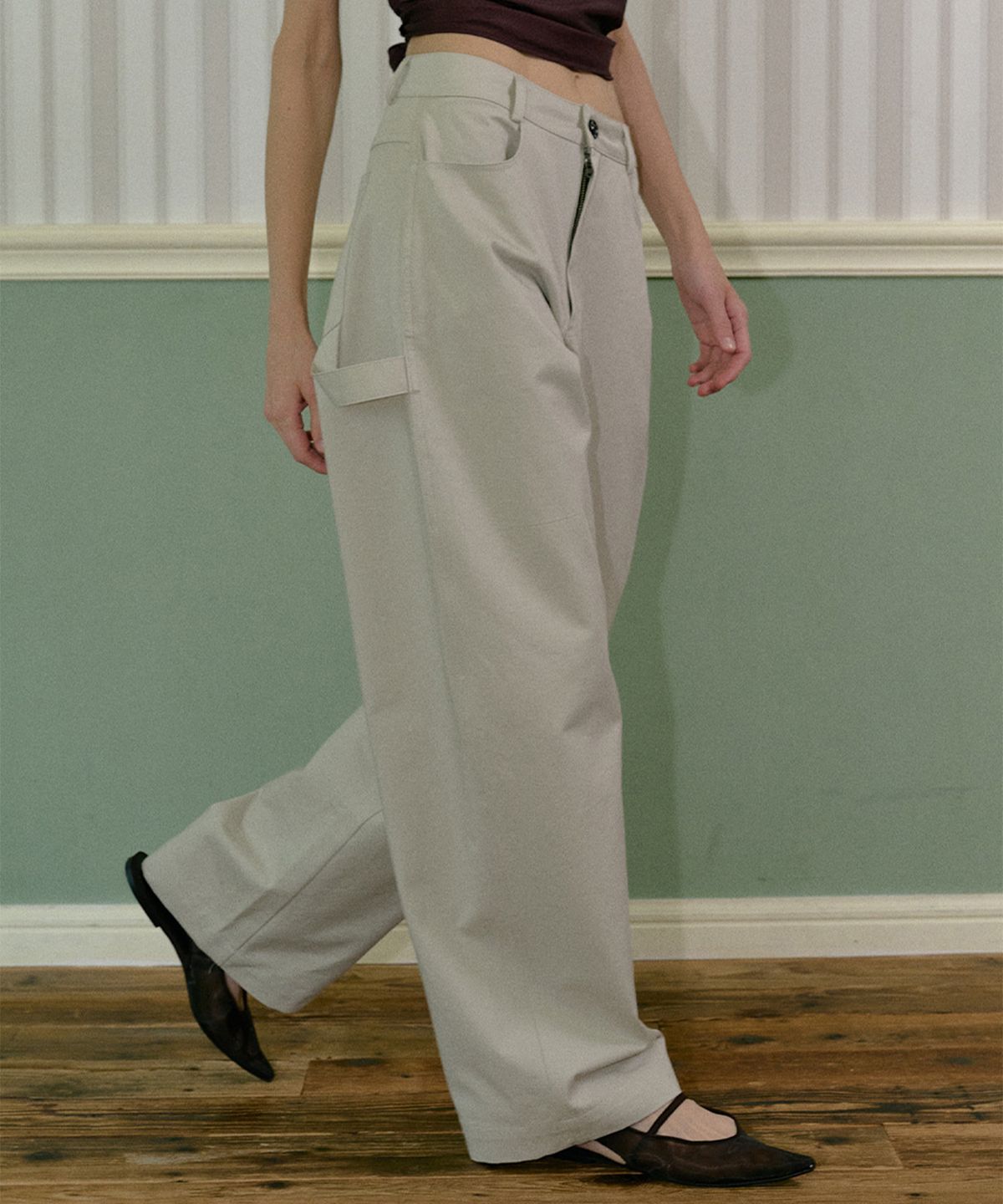 채이(CHAEE) Curved Chino Pants_Light Grey