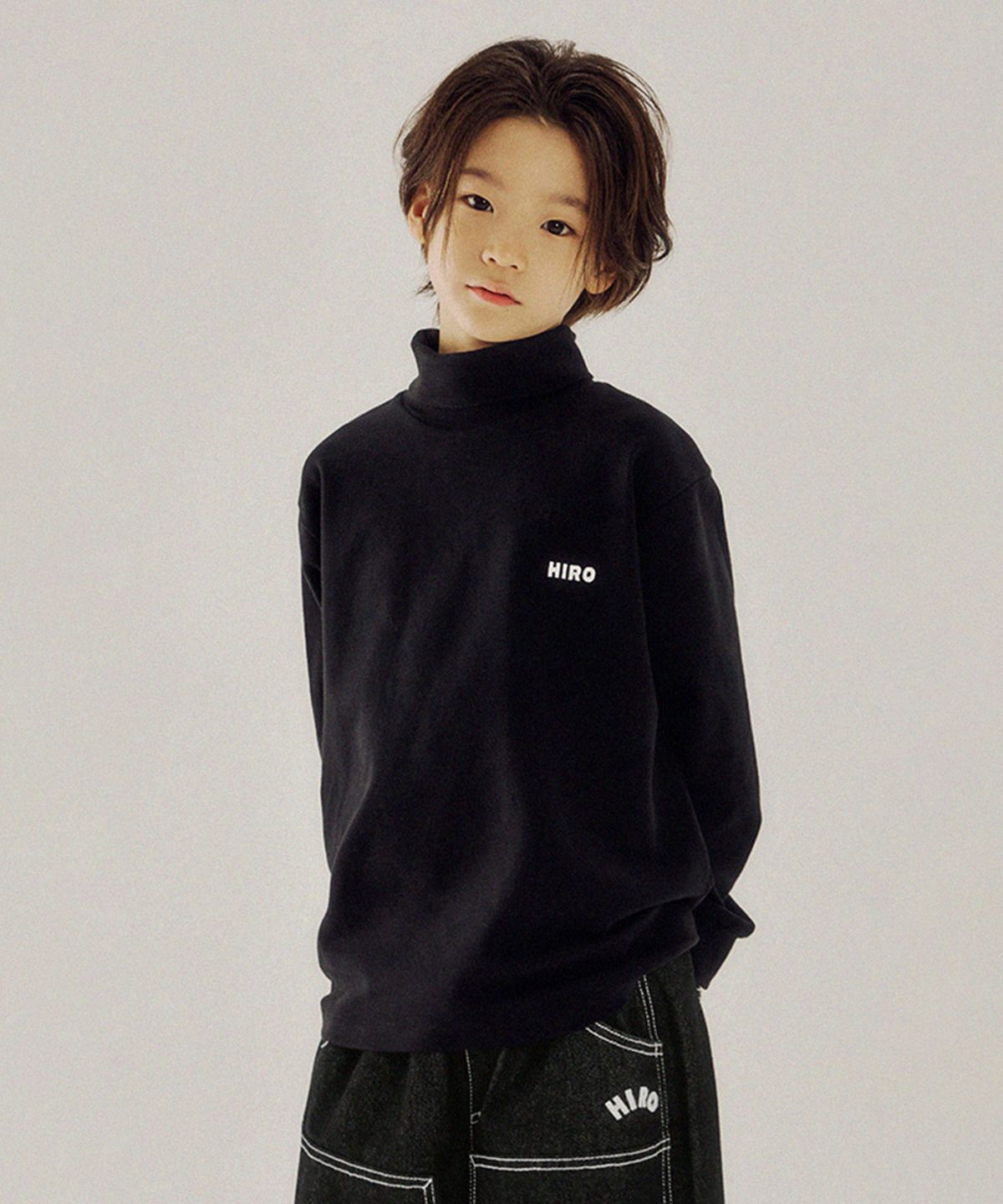 히로(HIRO) 블랭크 터틀넥 티셔츠