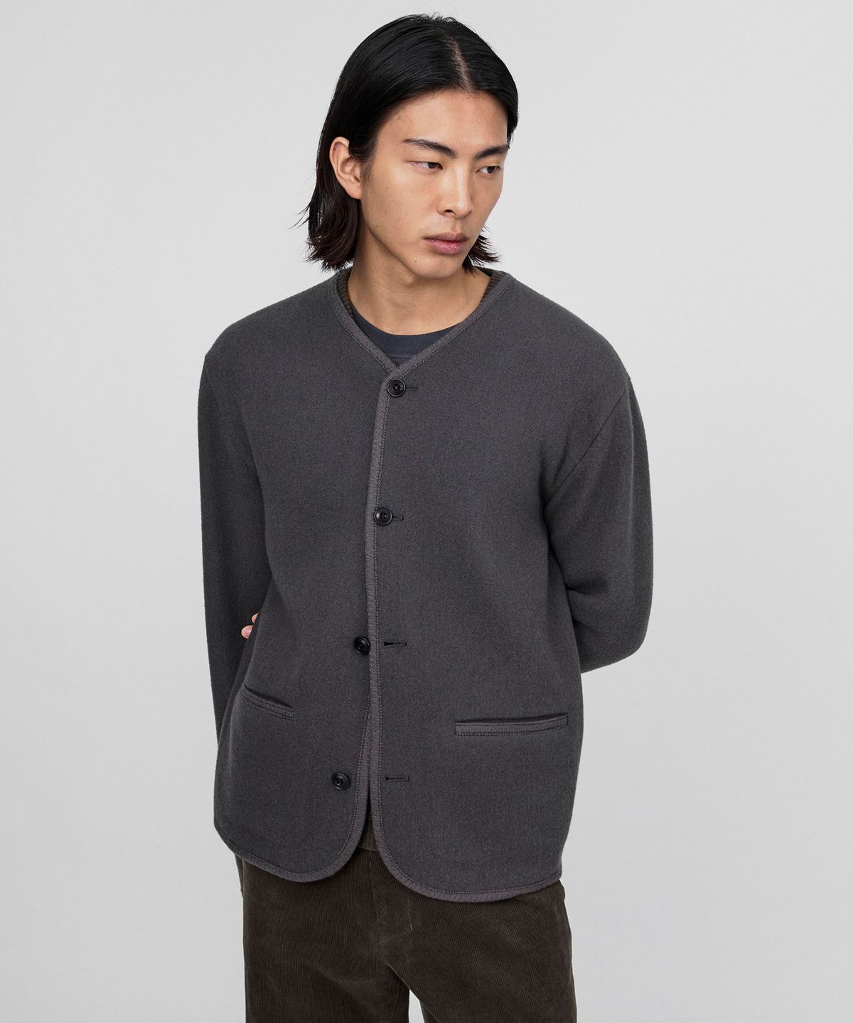 호이테(HEUTE) COLLARLESS WOOL BUTTON CARDIGAN (GREY KHAKI)