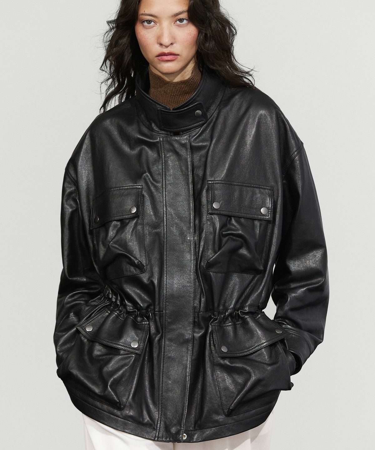 마시모두띠(MASSIMO DUTTI) 포켓 디테일 나파 양가죽 재킷