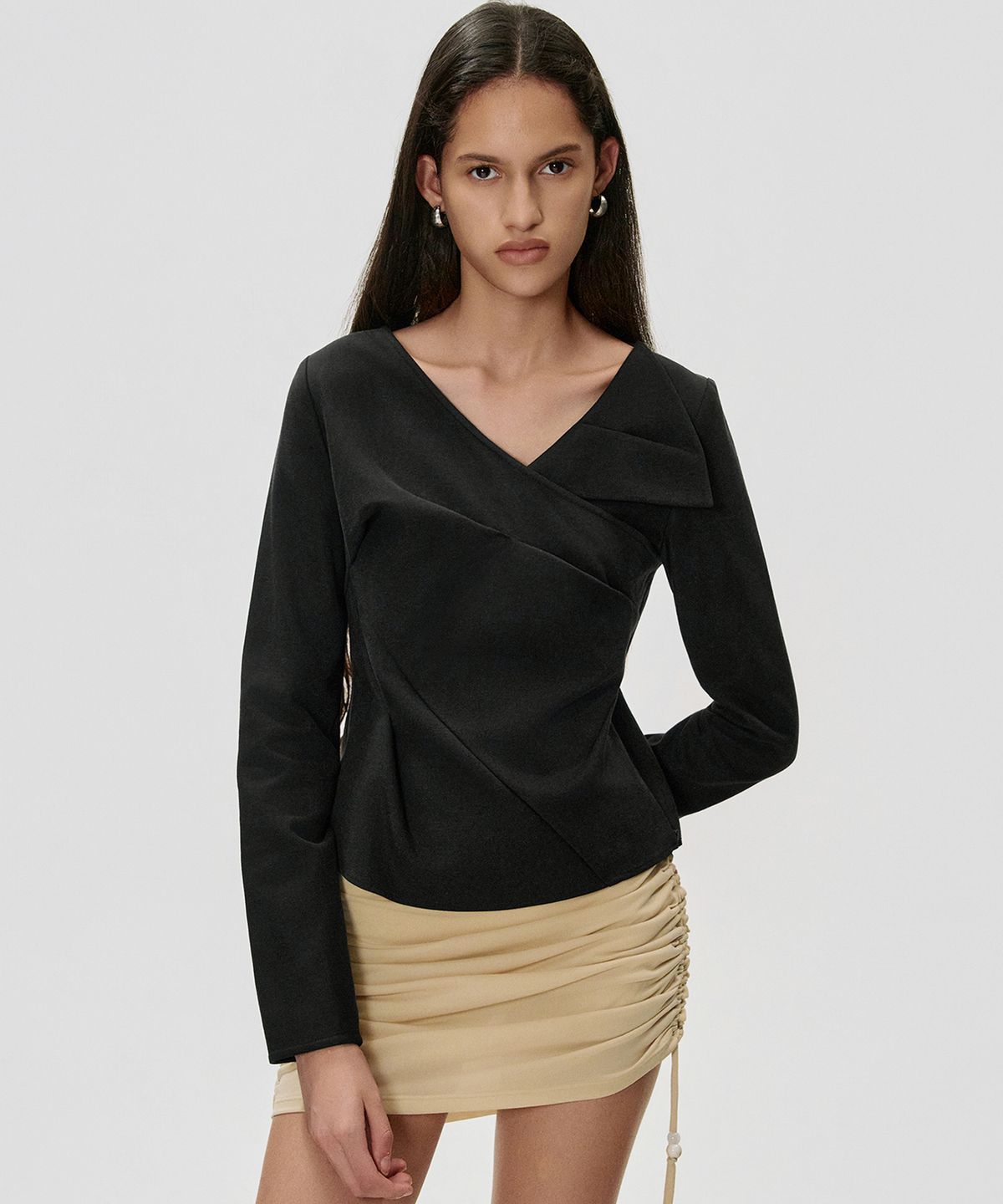킴지수(KIMZISU) Sculpted Tuck Twill Top_BLACK