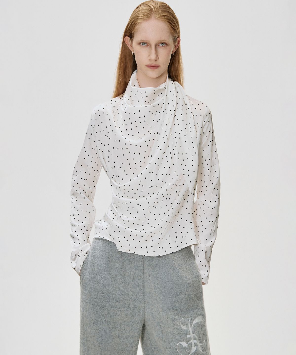 킴지수(KIMZISU) Draped Scarf Dot Top_WHITE