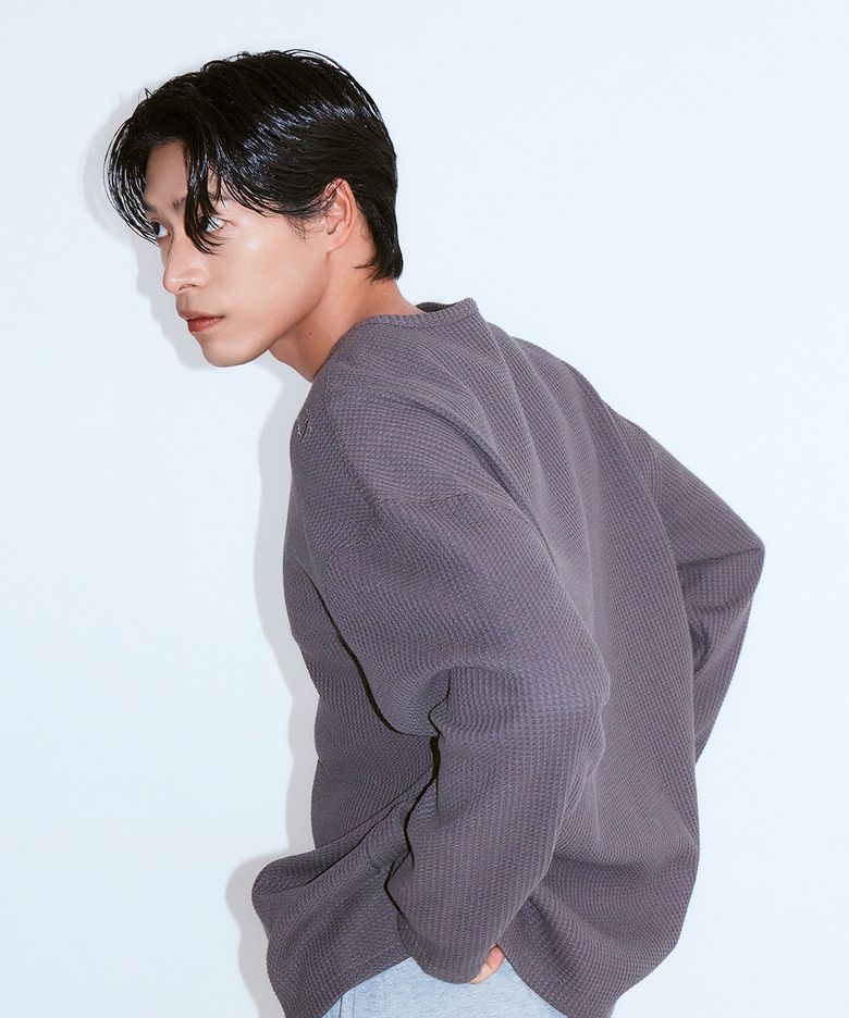 베이직 레터링 와플 롱슬리브 브라운