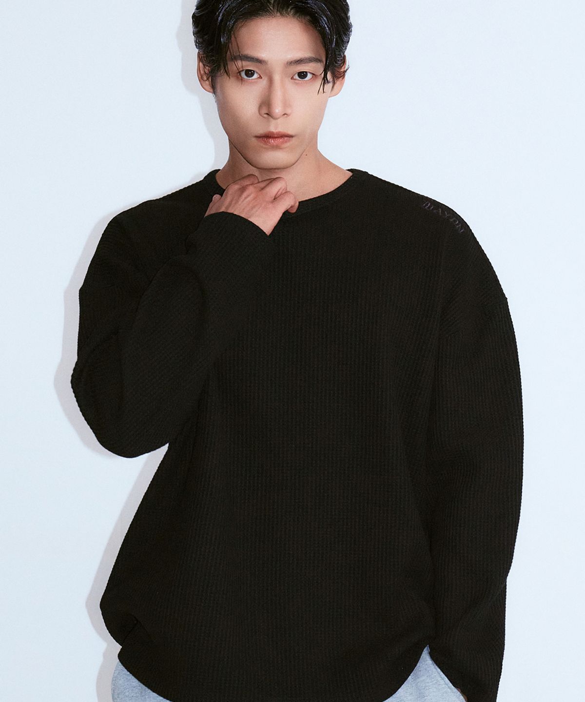 웨이든(WAYDN) 베이직 레터링 와플 롱슬리브 블랙