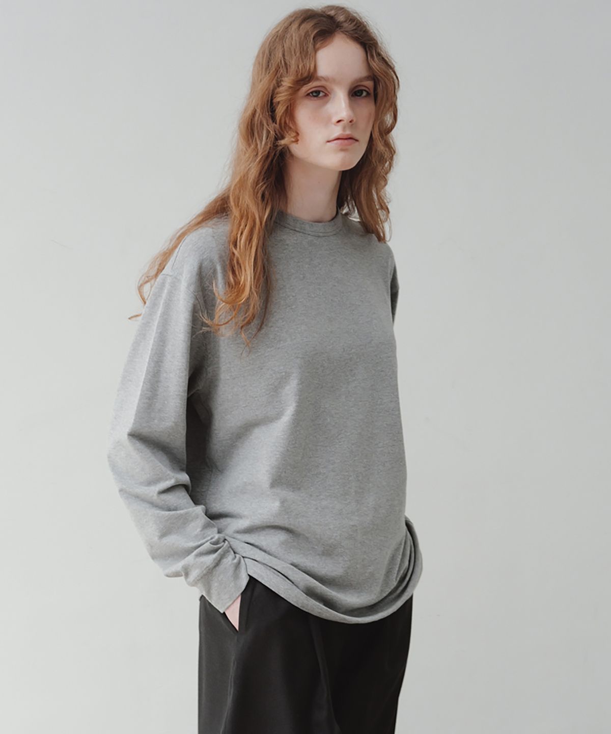 르(LE) loose-fit long-sleeve top (melange gray)