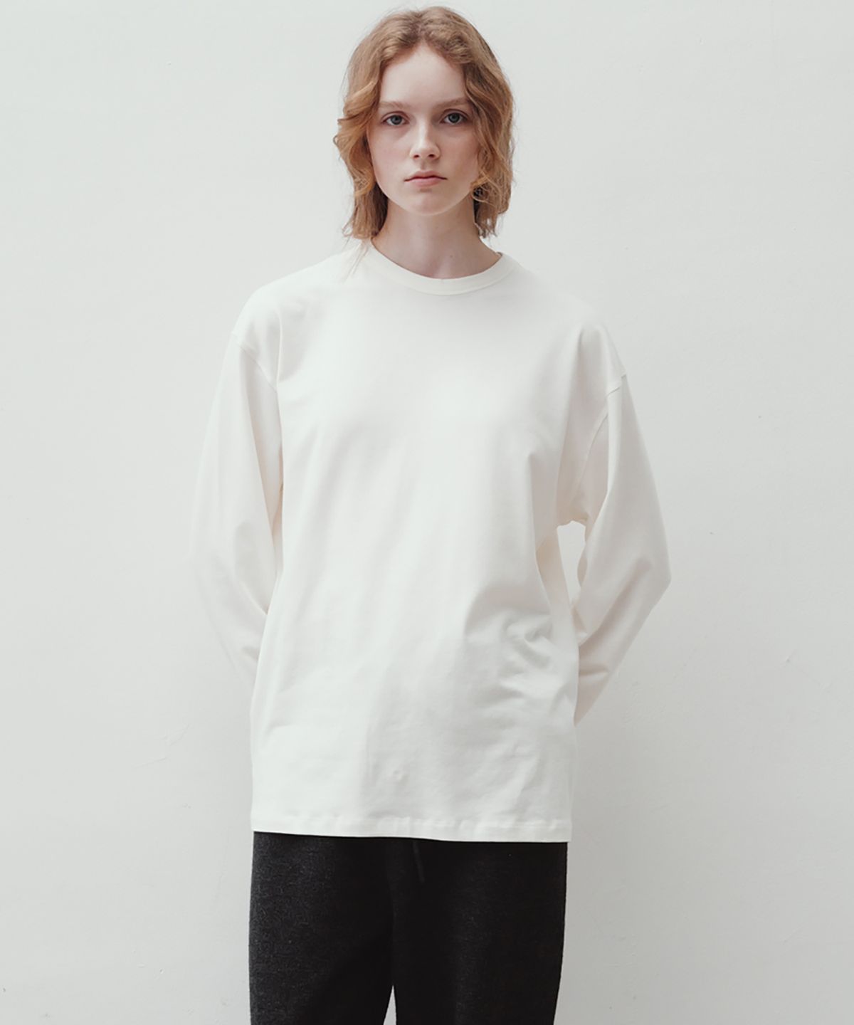 르(LE) loose-fit long-sleeve top (ivory)