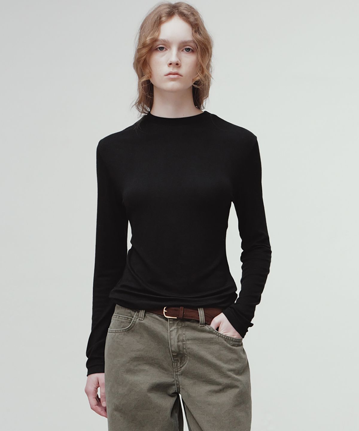 르(LE) round-neck long-sleeve top (black)