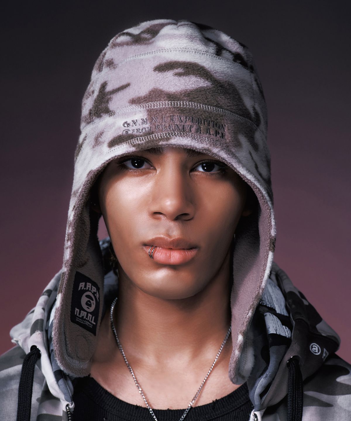 에이프(AAPE) AAPE X NMNL REVERSIBLE FLEECE BEANIE - SAND GRAY