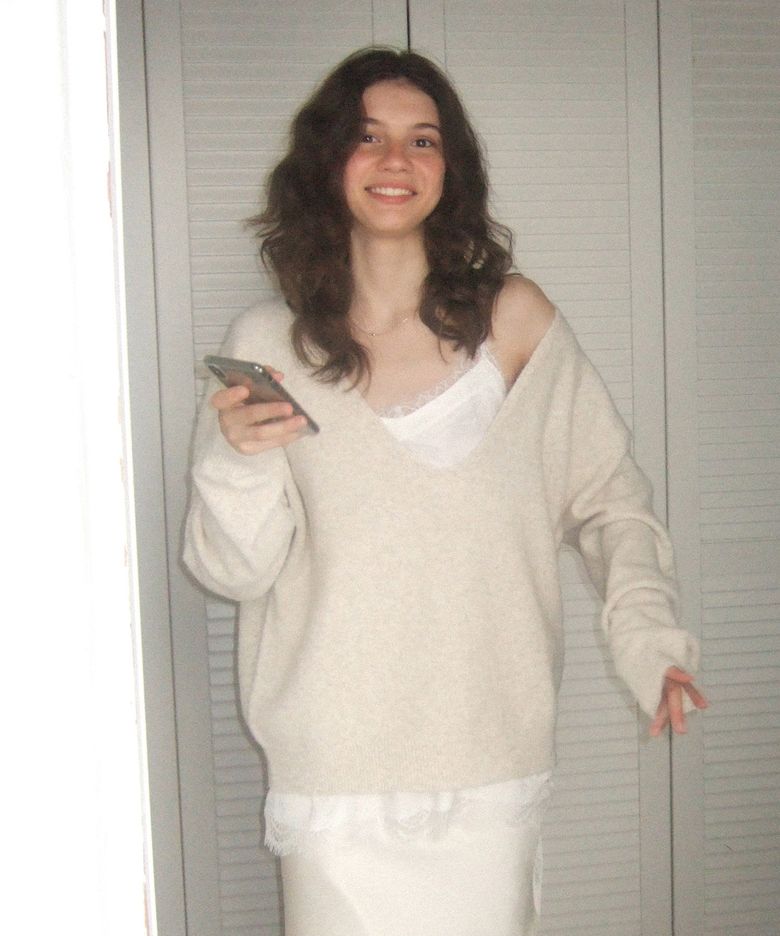 [6th] Soren deep v knit (oat beige)