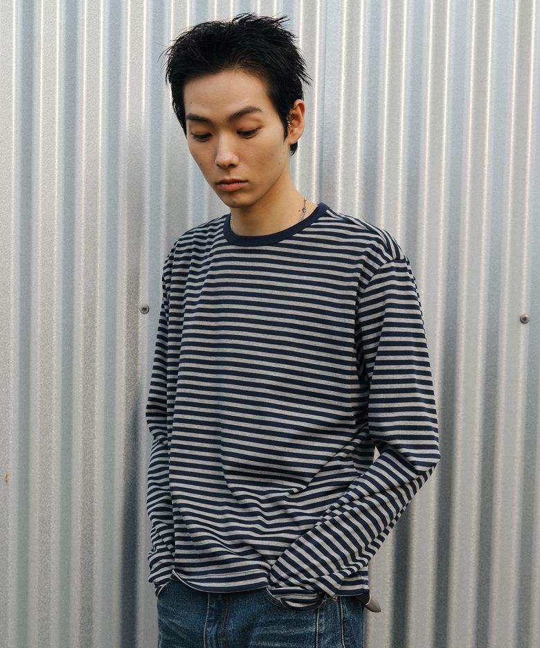 스트라이프 핑거홀 롱슬리브(네이비)