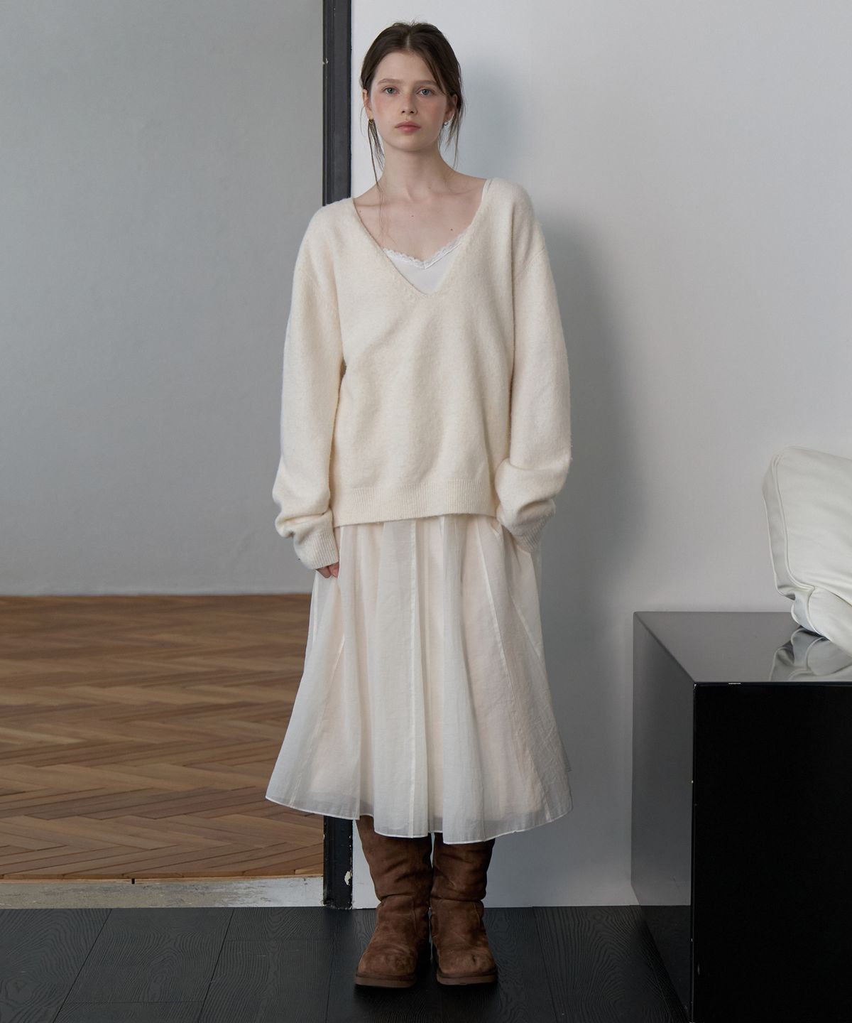 리엘(RE L) [5th] Soren deep v knit (ivory)