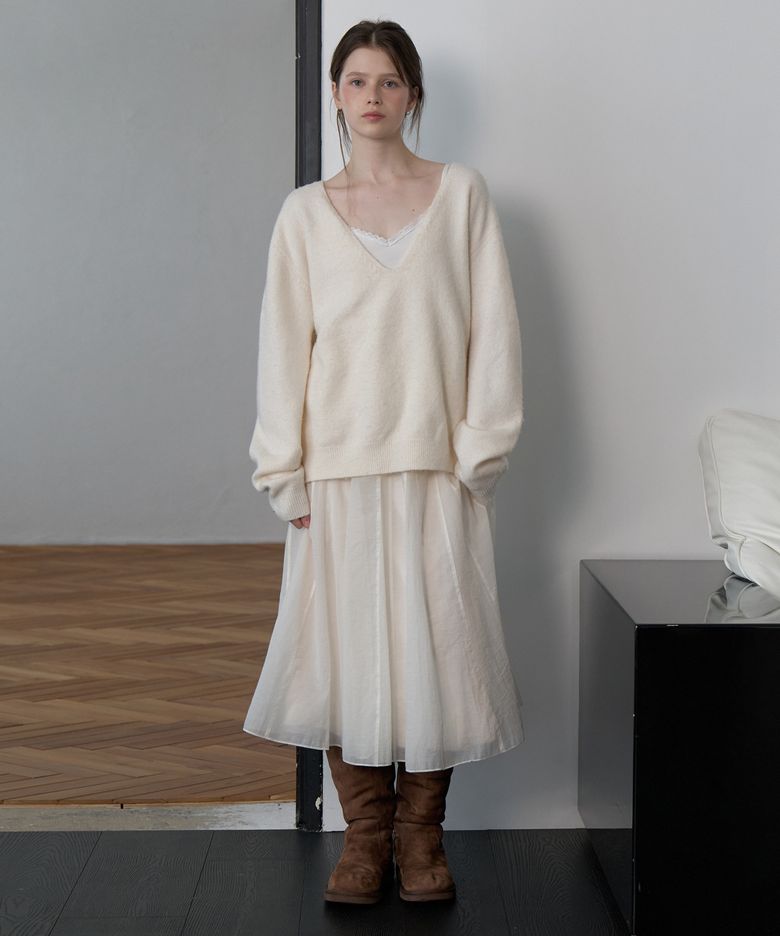 [5th] Soren deep v knit (ivory)