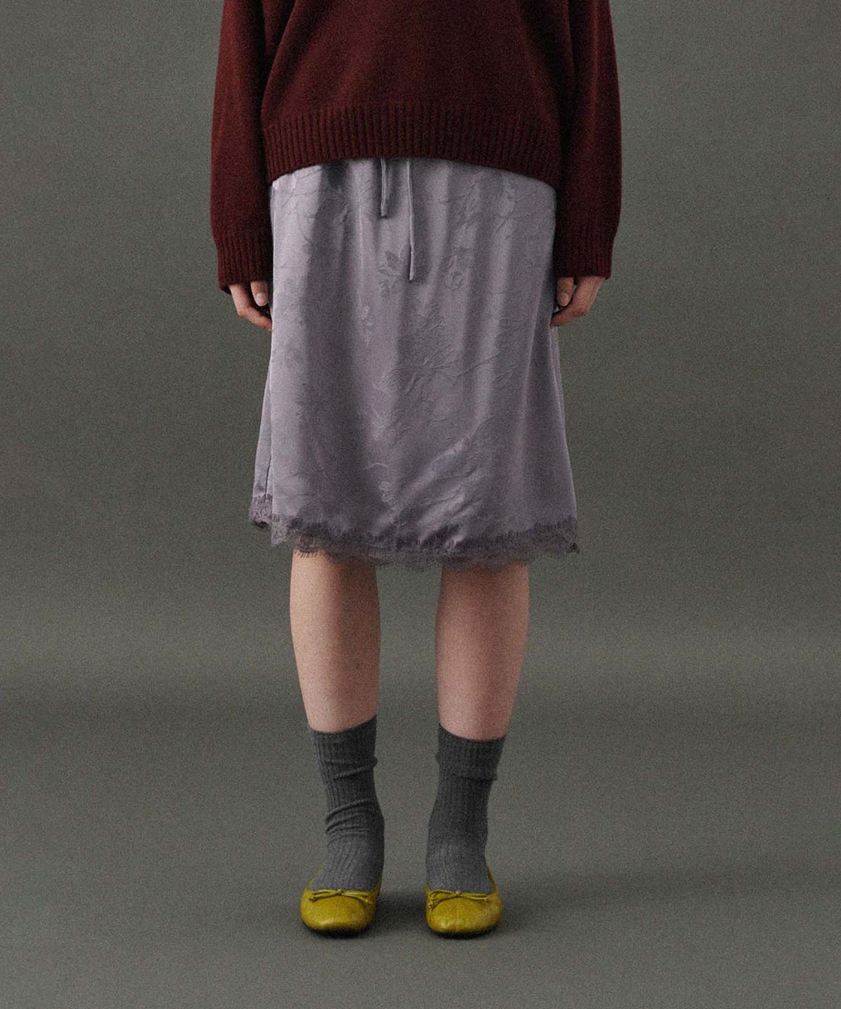 플라드주르(PLATDUJOUR) Satin midi skirt (Grey)