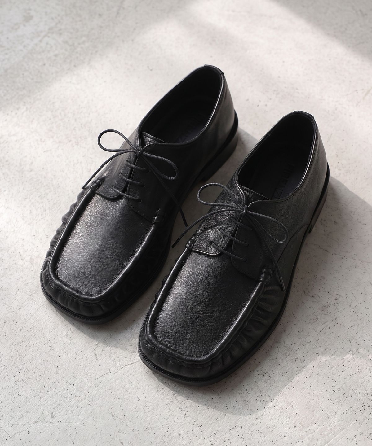 피렌체 아뜨리에(FIRENZE ATELIER) [홍창] 셔링디테일 유니섹스 유팁 더비 8700 [SHEEP BLACK]
