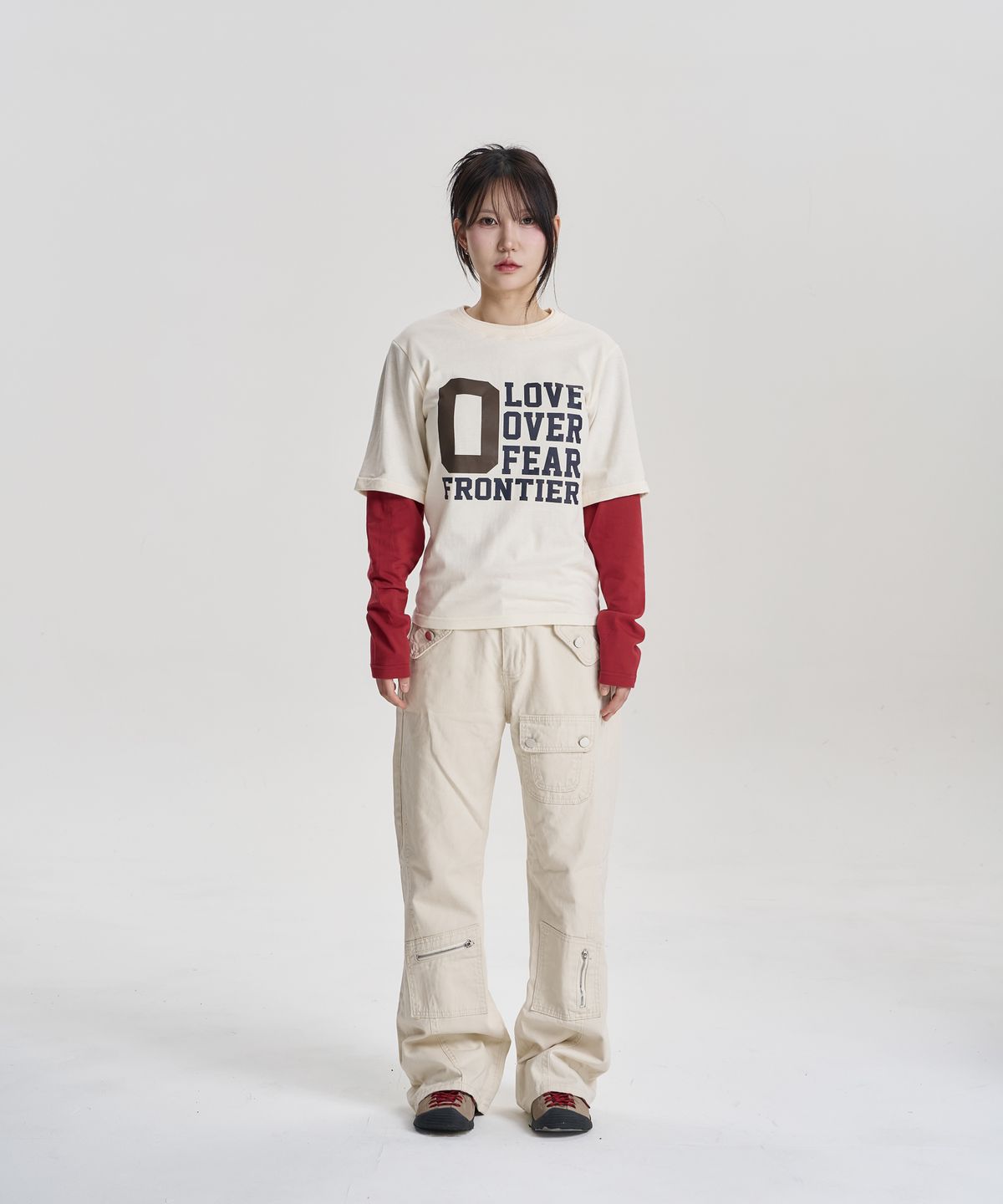오프론티어(OFRONTIER) “O” 더블 슬리브 레이어드 크롭드 롱 슬리브 긴팔 크림