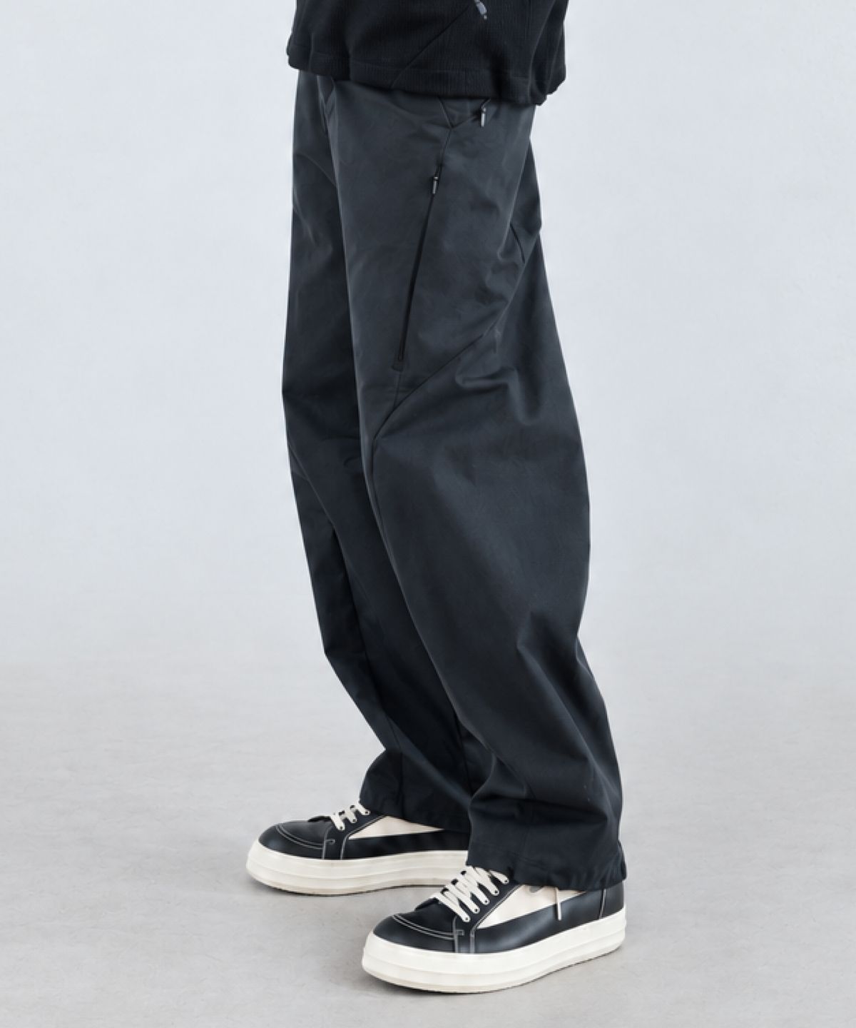 우석(WOOSUK) Drift Curve Pant (Dark Grey)