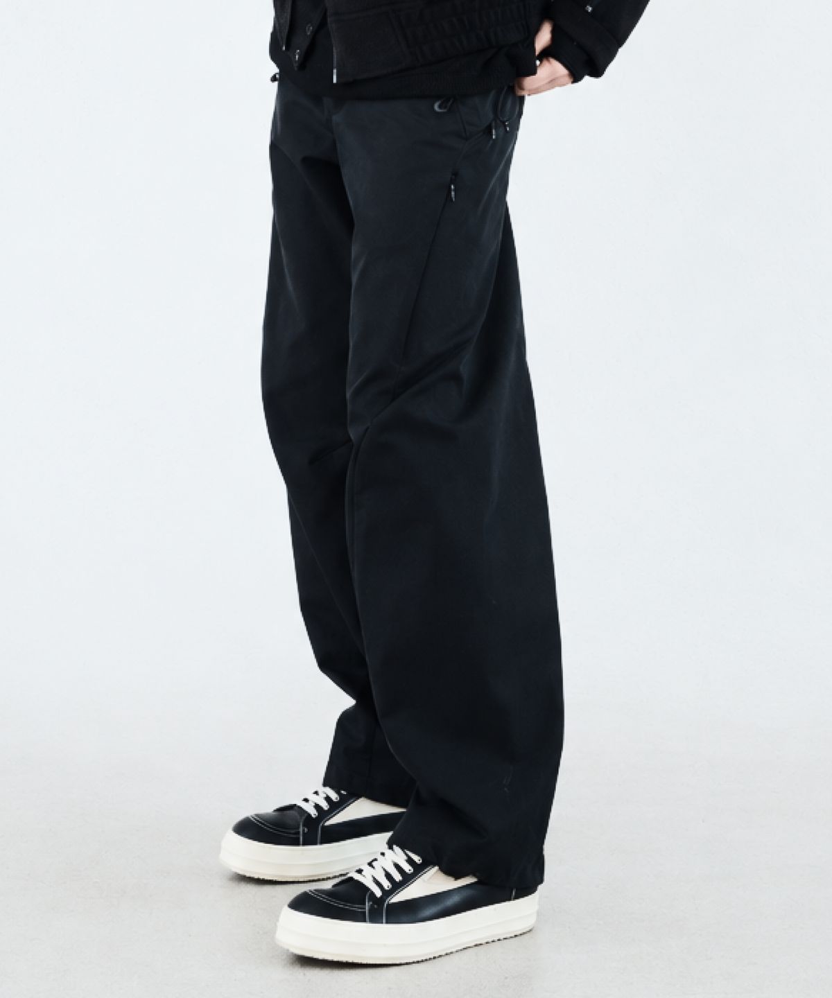 우석(WOOSUK) Drift Curve Pant (Black)