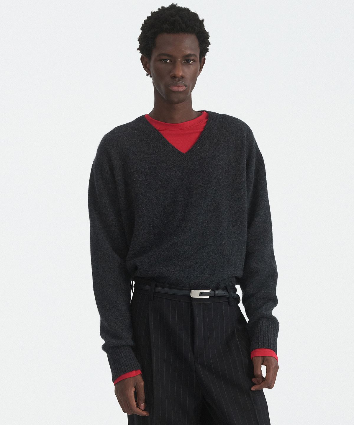 윈더(WINDER) CONTOUR RIB WOOL V NECK SWEATER - CHARCOAL