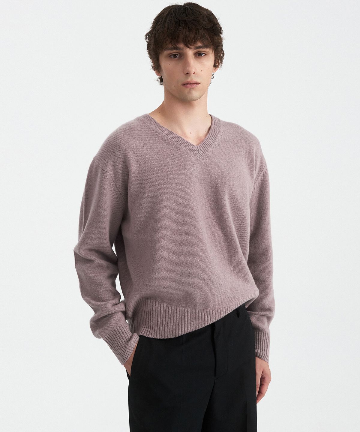 윈더(WINDER) CONTOUR RIB WOOL V NECK SWEATER - MUTED LAVENDER