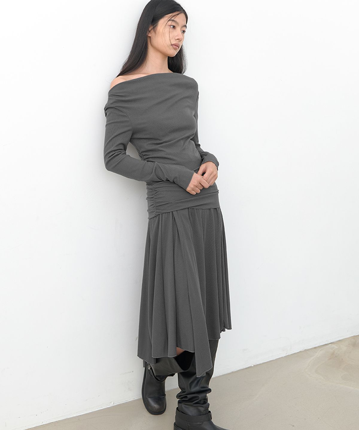아틀리에 나인(ATELIER NAIN) (OP-6344)COWLNECK RUCHED JERSEY DRESS