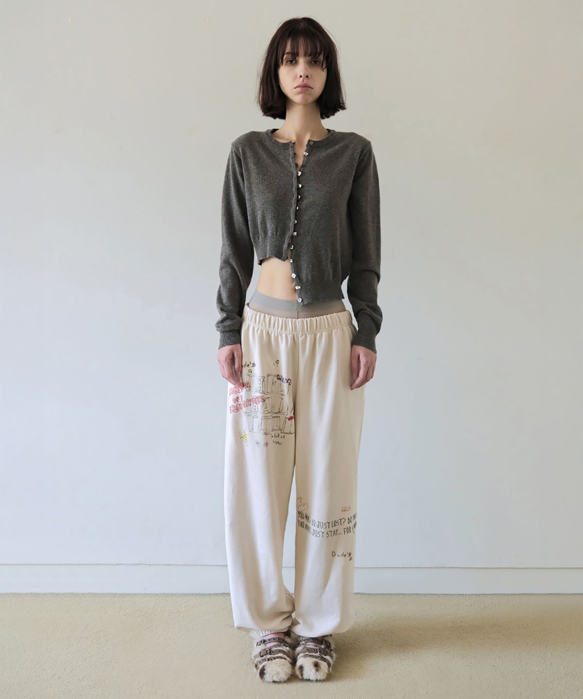 더블유케이엔디 프로젝트(WKND PROJECT) SCRIBBLE HOTFIX PANTS (IVORY)