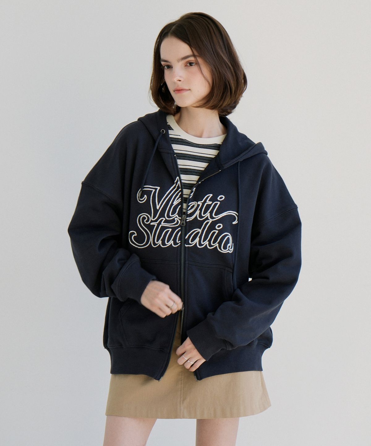 블레티(VLETI) Cotton Oversized Embroidered Two-Way Zip-Up Hoodie(navy)