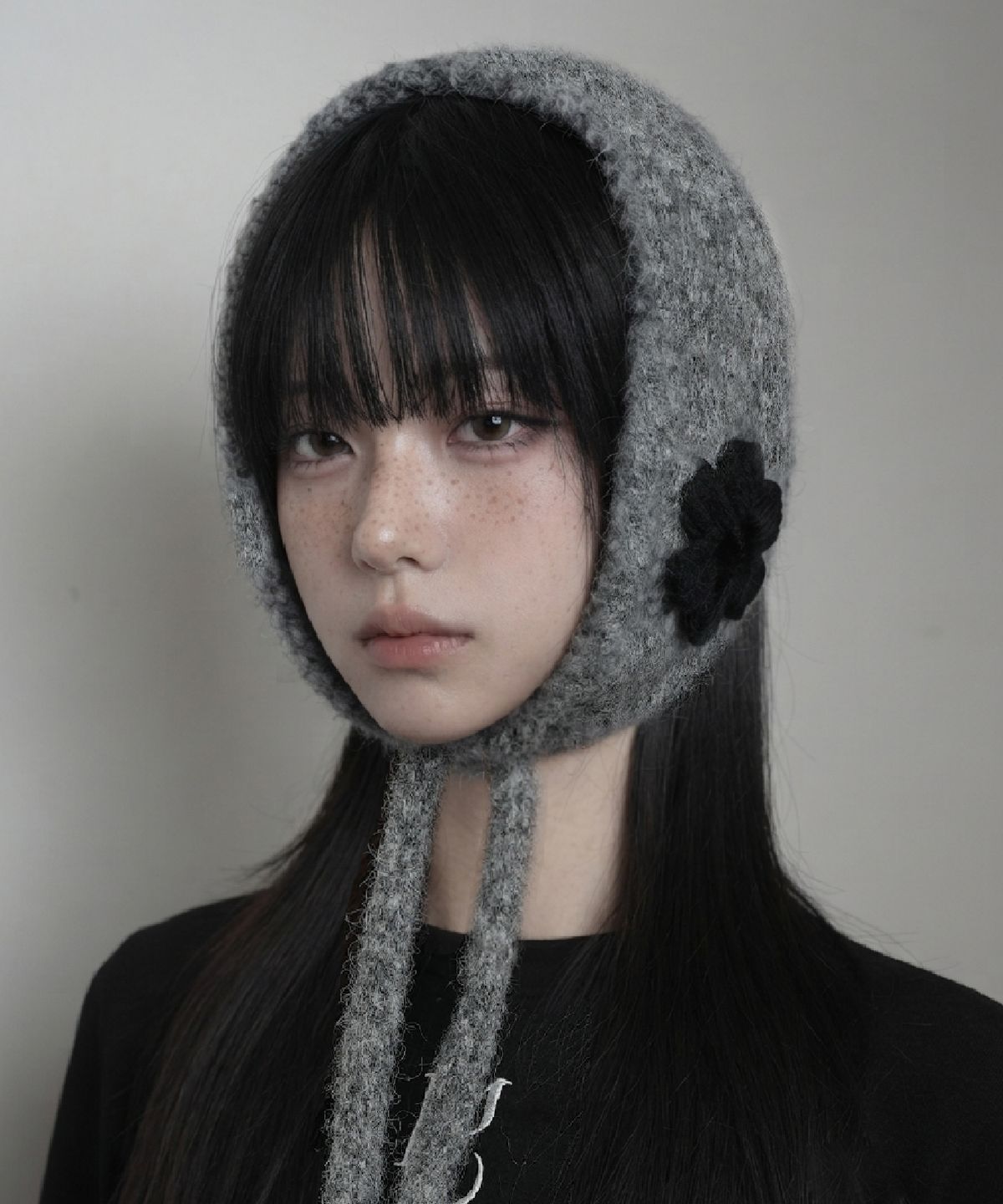 무아르모아(MOIREMOA) Flower Knit Ear Warmer - Gray