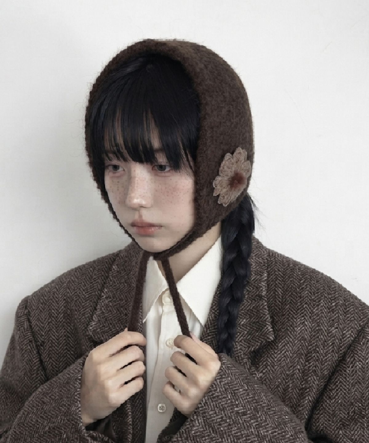무아르모아(MOIREMOA) Flower Knit Ear Warmer - Brown