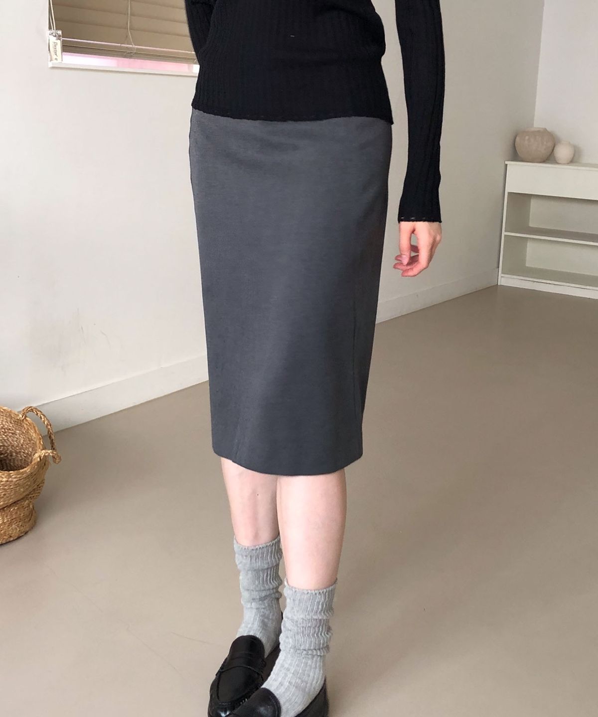 딜라이디(DELIDI) Azure standard midi skirt (gray)