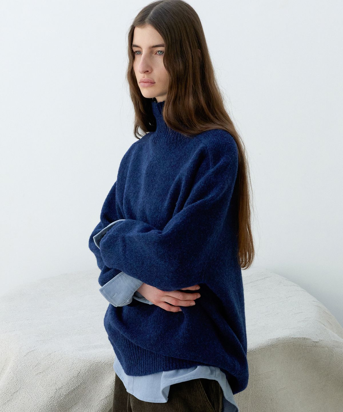 르바(LEVAR) Mellow Wool High-neck Knit - Multi Navy