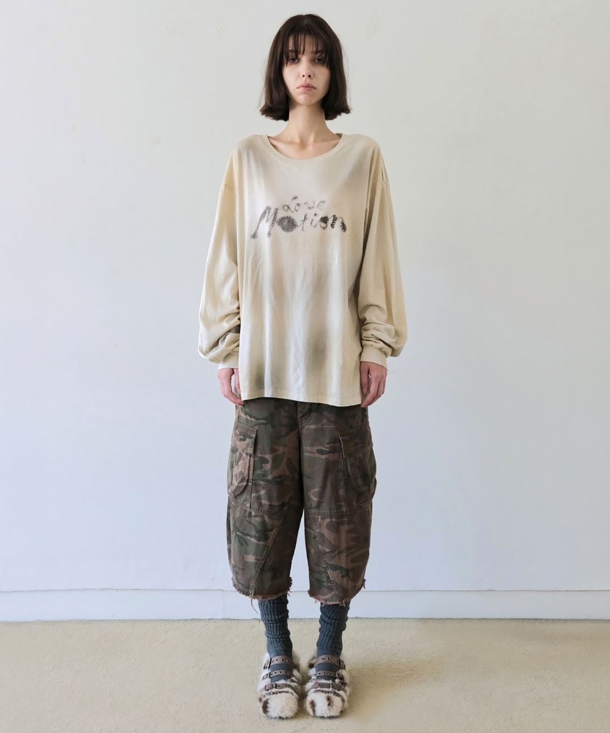 더블유케이엔디 프로젝트(WKND PROJECT) LOOSE MOTION WIDE NECK TEE (IVORY)